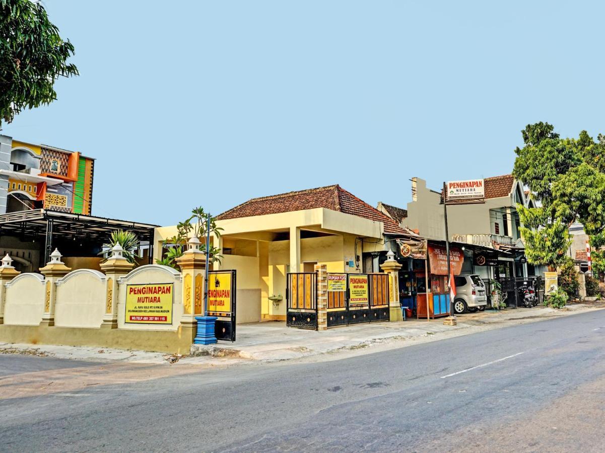 Hotel Oyo 91599 Penginapan Mutiara Madiun Extérieur photo