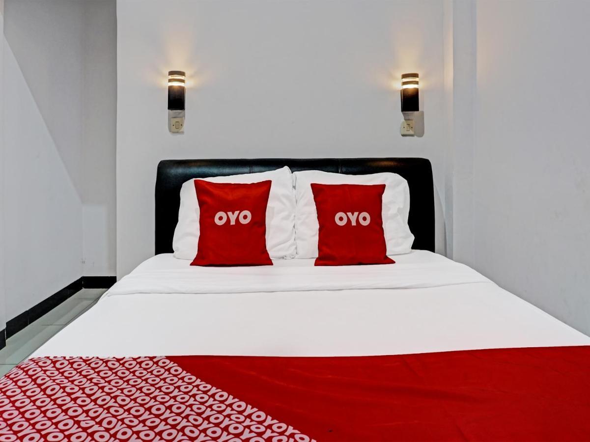 Hotel Oyo 91599 Penginapan Mutiara Madiun Extérieur photo