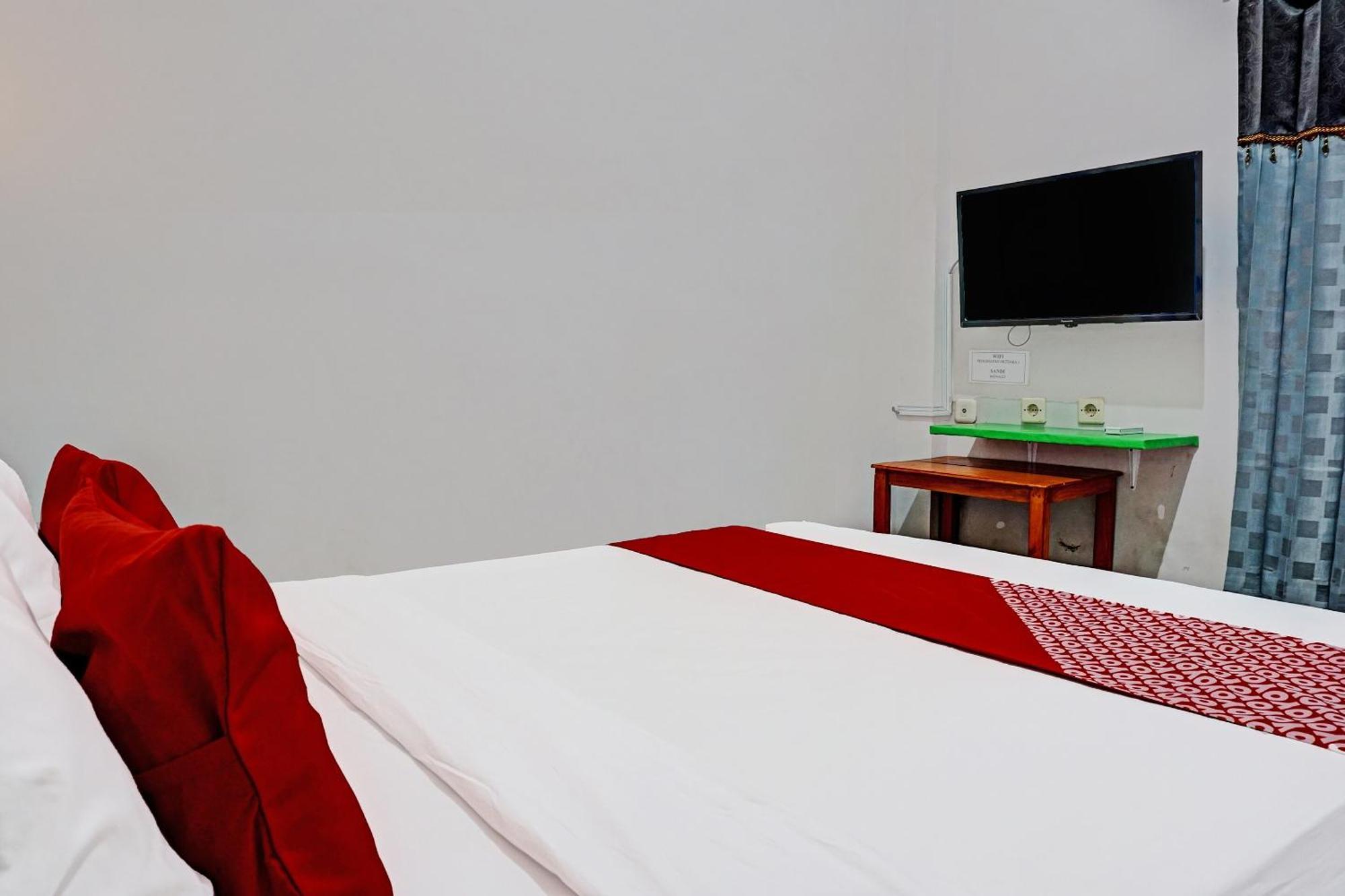 Oyo 91599 Penginapan Mutiara Madiun Extérieur photo
