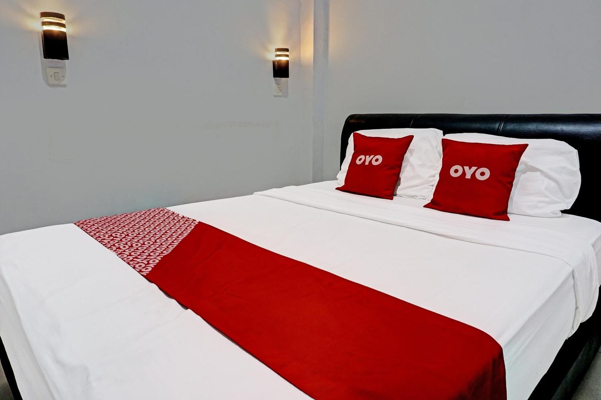 Oyo 91599 Penginapan Mutiara Madiun Extérieur photo