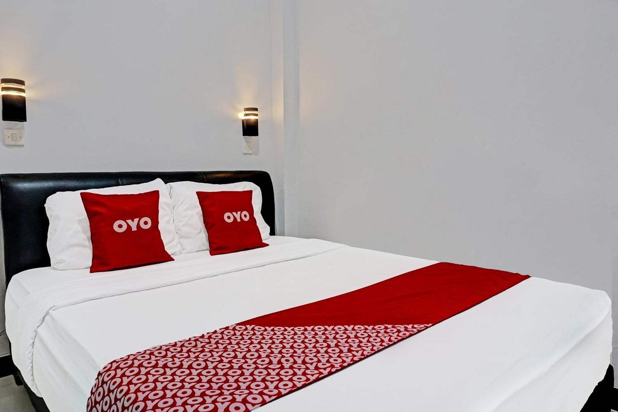 Oyo 91599 Penginapan Mutiara Madiun Extérieur photo