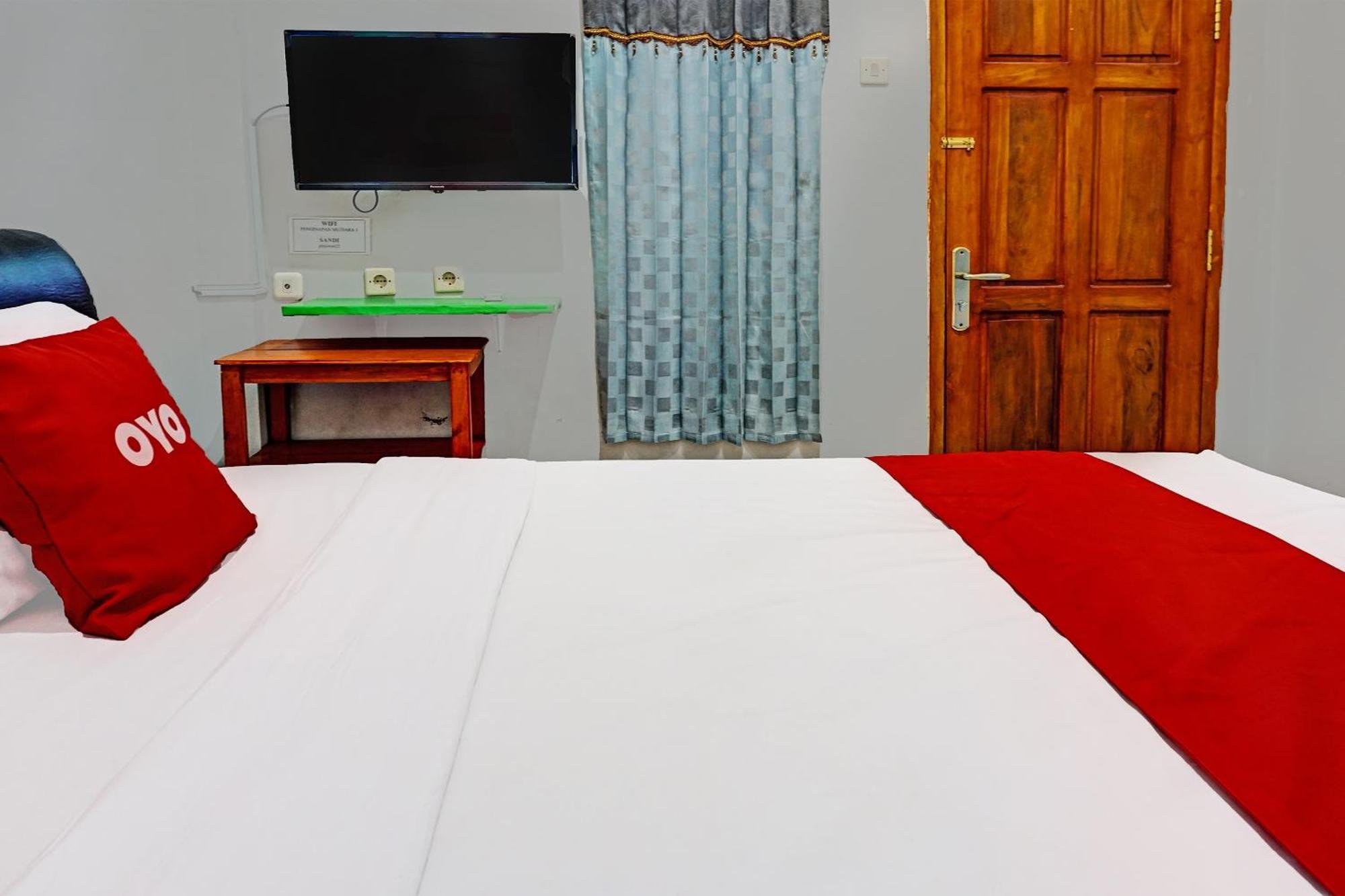 Oyo 91599 Penginapan Mutiara Madiun Extérieur photo