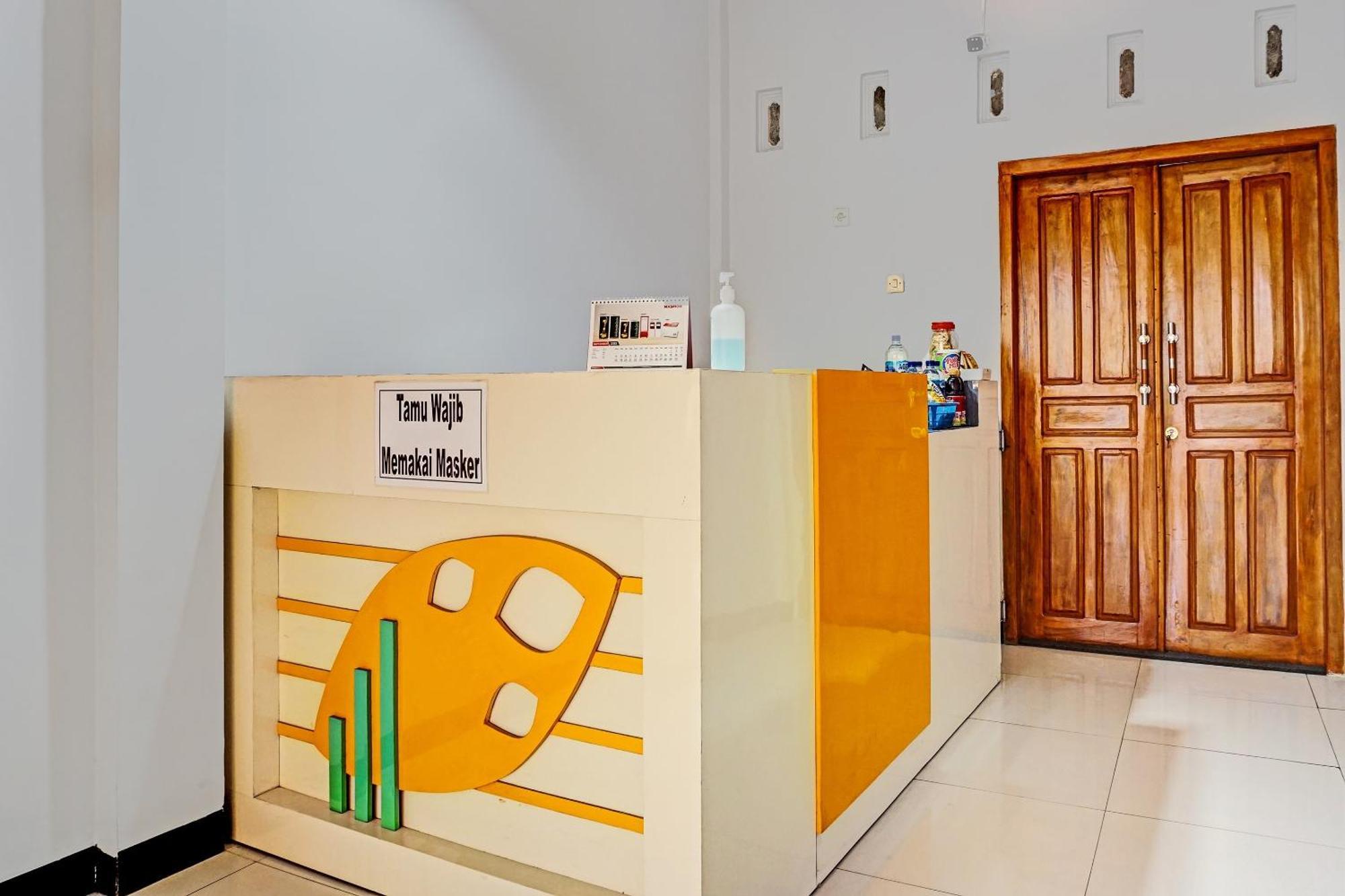 Oyo 91599 Penginapan Mutiara Madiun Extérieur photo