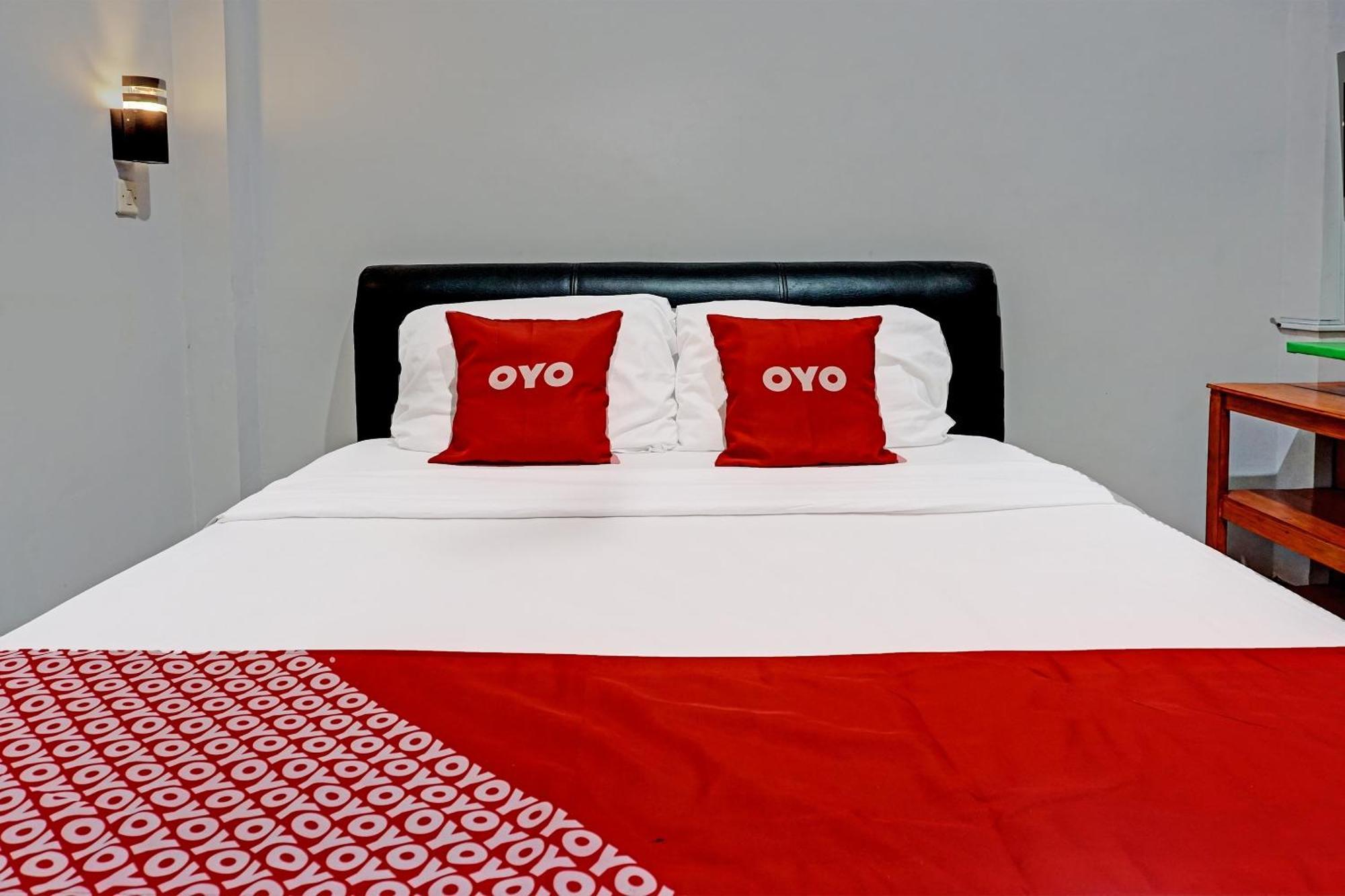 Oyo 91599 Penginapan Mutiara Madiun Extérieur photo