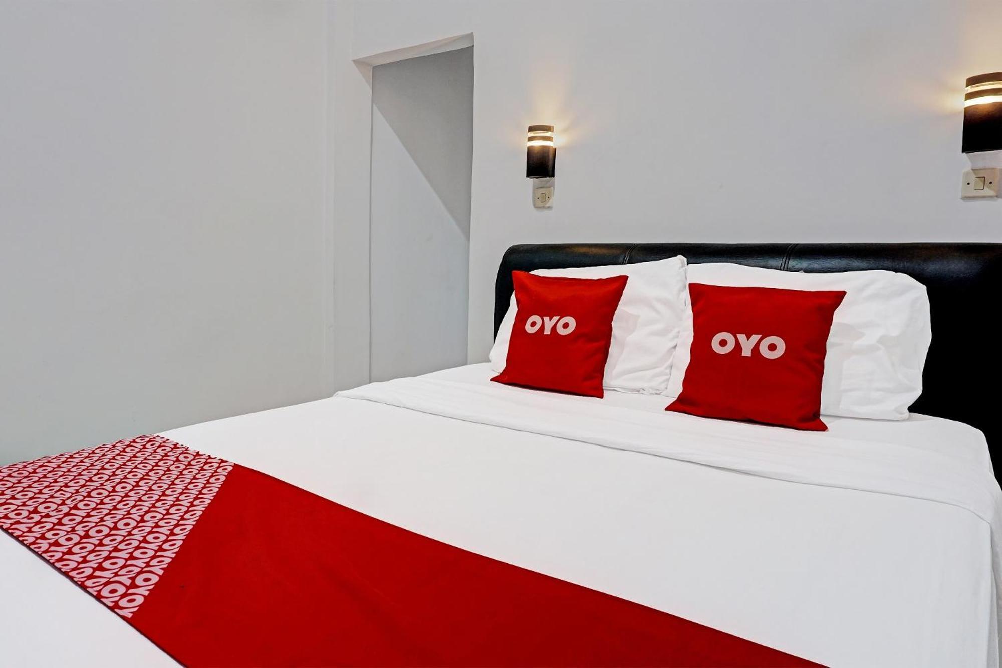 Oyo 91599 Penginapan Mutiara Madiun Extérieur photo